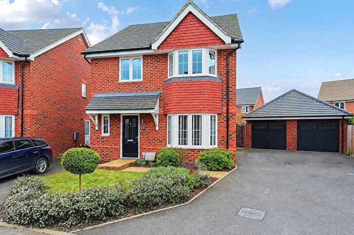 4 Bedroom Detached House For Sale In Bunch Grove, Yateley, GU46