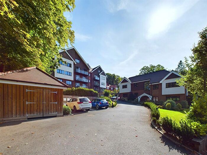 1 Bedroom Flat For Sale In Plough Lane, Purley, CR8