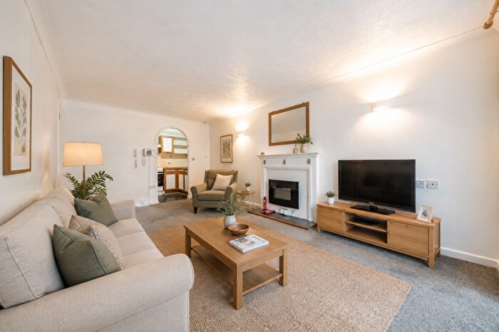 1 Bedroom Flat To Rent In Beechwood Gardens, CR6