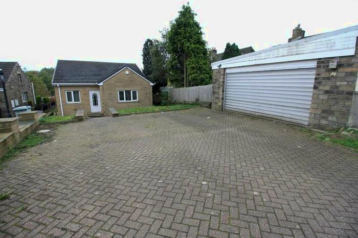 3 Bedroom Detached Bungalow To Rent In Yew Tree Road, Birchencliffe, Huddersfield, HD2