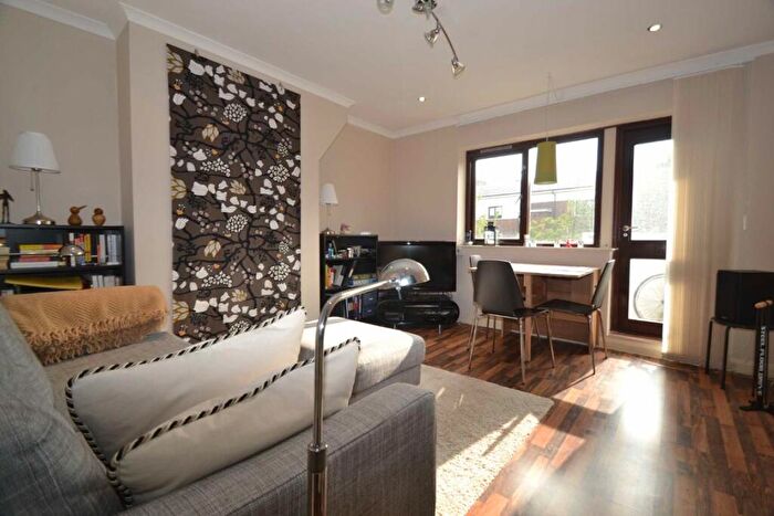 2 Bedroom Flat To Rent In Ashby Grove, Islington, N1