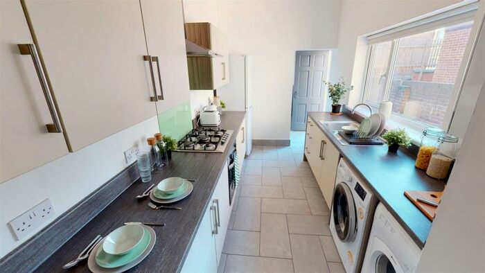 5 Bedroom Property To Rent In **&#;pppw Inc Bills** Woodborough Road, Nottingham, NG3