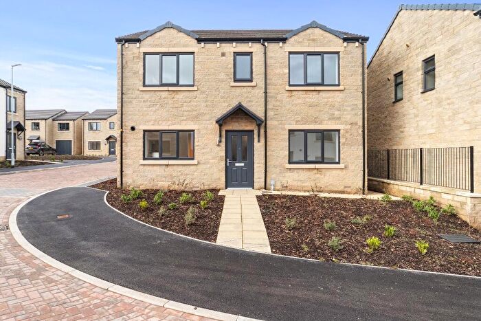 4 Bedroom Detached House For Sale In Delf Hill, Rastrick, HD6