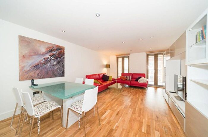 3 Bedroom Flat To Rent In Regent Canalside, Camden, London, NW1