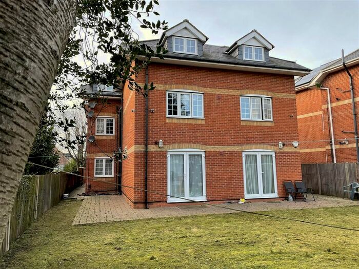 1 Bedroom Flat To Rent In Cressys Corner, Lampton Road, Hounslow TW3