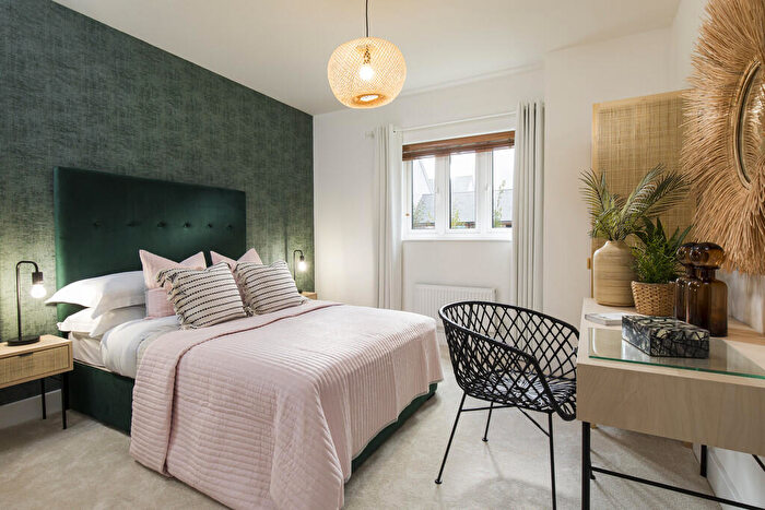 3 Bedroom Terraced House For Sale In Lake View Lane, Waters Edge, GU16