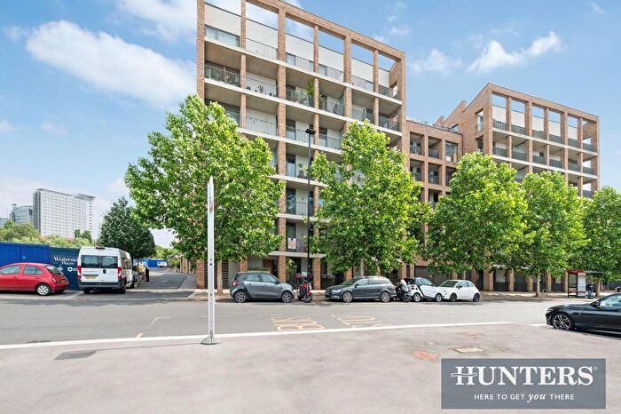 1 Bedroom Flat For Sale In Paddlers Avenue, Brentford, TW8