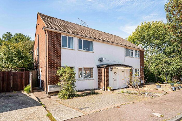2 Bedroom Maisonette For Sale In Richmond Court, Potters Bar, EN6