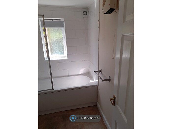 1 Bedroom Flat To Rent In Century House, London, SE8