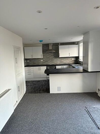 4 Bedroom Semi Detached House To Rent In Cavendish Road, Patchway, Bristol, BS34