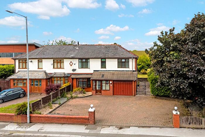4 Bedroom Semi-Detached House For Sale In Plodder Lane, Farnworth, Bolton, Lancashire, BL4
