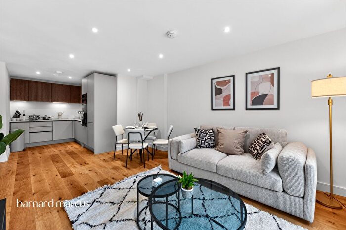 1 Bedroom Flat For Sale In New Road, Crouch End, London, N8