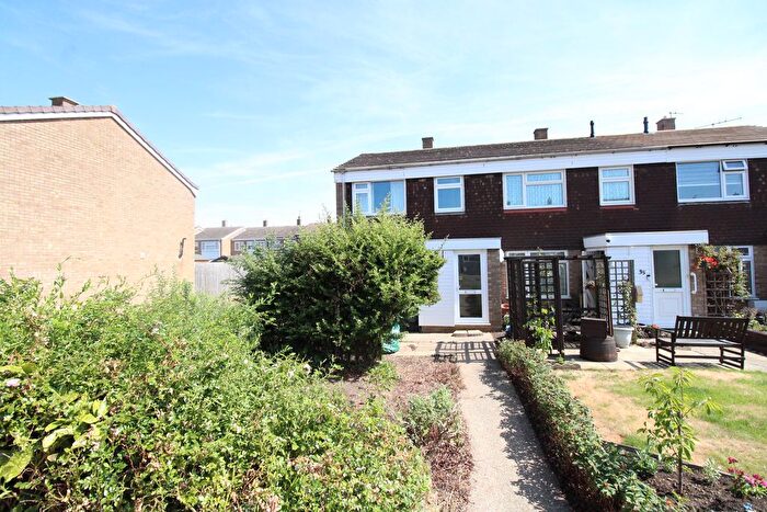 3 Bedroom End Of Terrace House For Sale In Pyms Close, Bedford, MK44