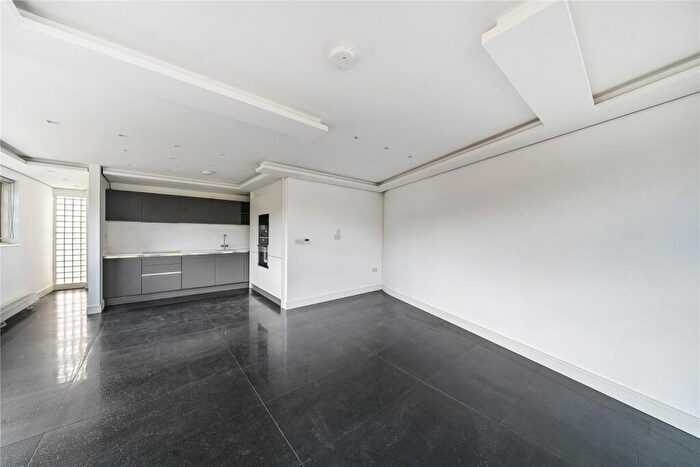 1 Bedroom Flat To Rent In Royal College Street, Camden, London, NW1