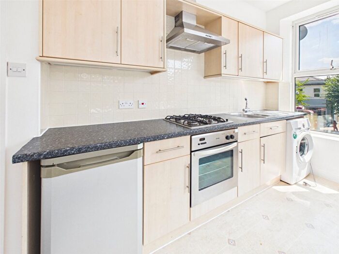 2 Bedroom Flat To Rent In Heath Road, Twickenham, TW1