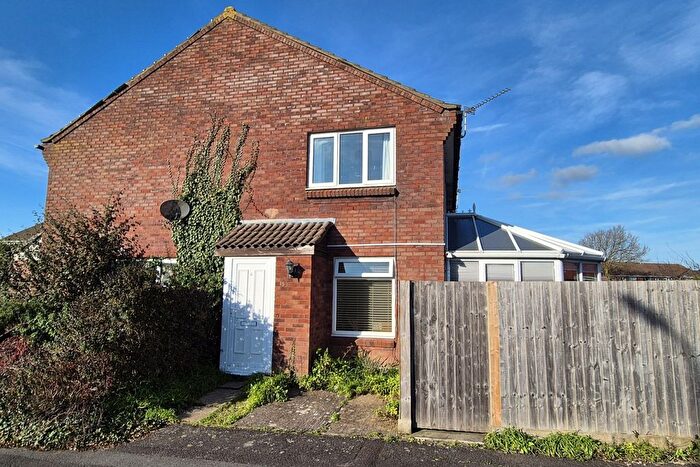 1 Bedroom End Terrace House For Sale In Tutton Way, Clevedon, North Somerset, BS21