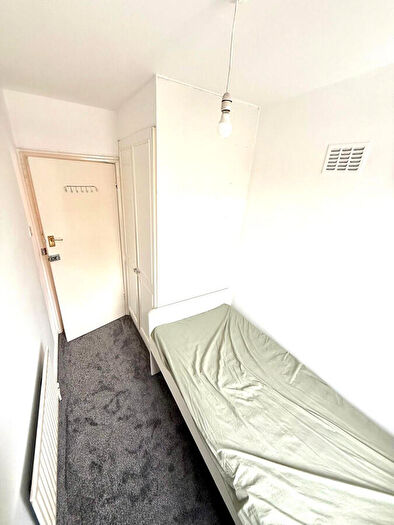 1 Bedroom Semi-Detached House To Rent In Cleveland Gardens, London, NW2
