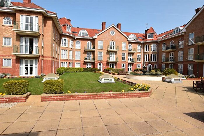 2 Bedroom Flat For Sale In Colne Road, Cromer, NR27