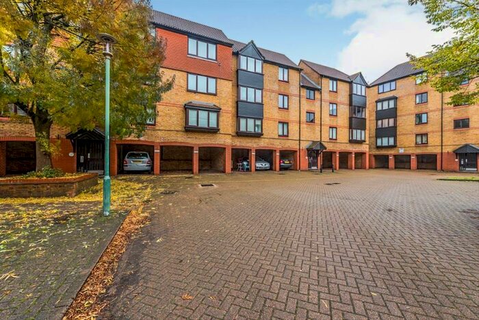 1 Bedroom Flat To Rent In Greyhound Road, Sutton, Surrey, SM1