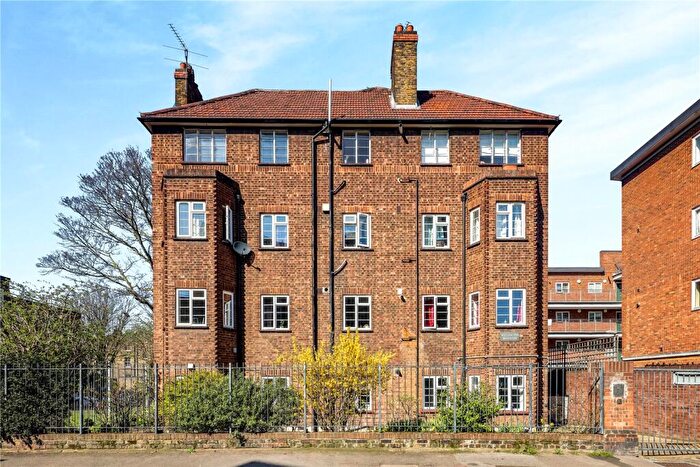 2 Bedroom Flat To Rent In Wellington Mansions, Shacklewell Road, London, N16