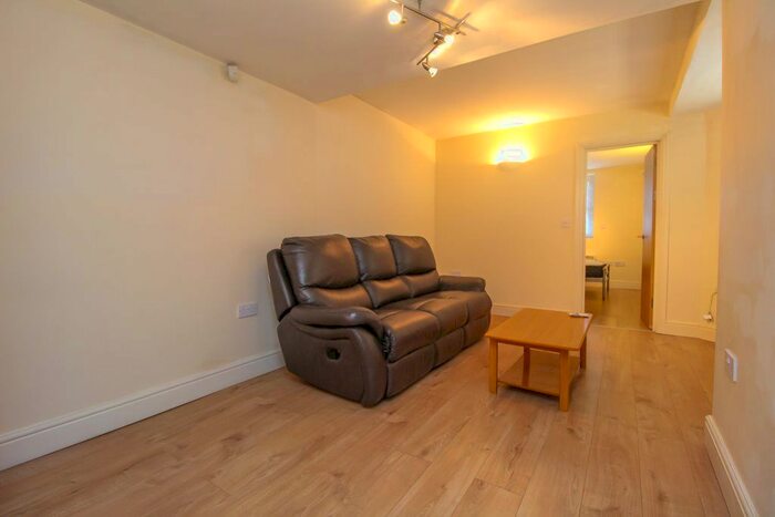 1 Bedroom Flat To Rent In Stow Hill, Newport, Gwent, NP20