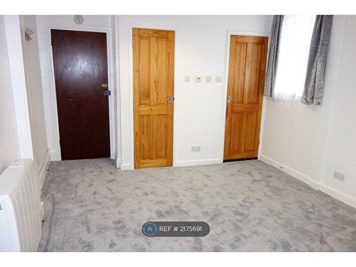 Studio To Rent In Alexandra Road, Mutley, Plymouth, PL4