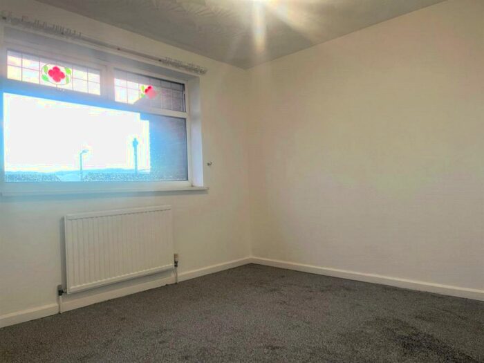 3 Bedroom SemiDetached House To Rent In Upperwood Road, Darfield