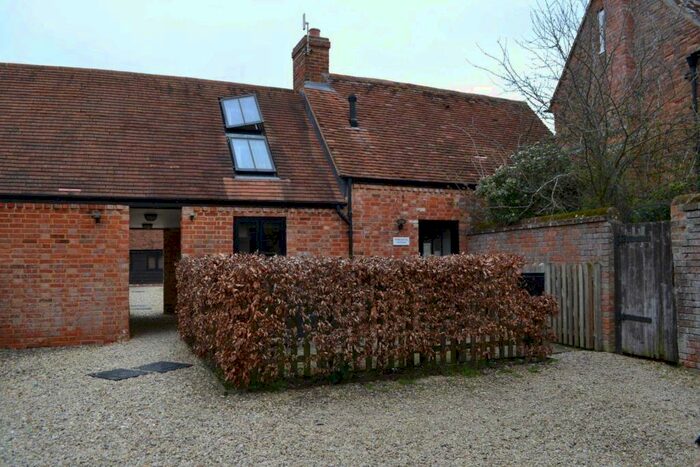 1 Bedroom Barn Conversion To Rent In Long Crendon, HP18