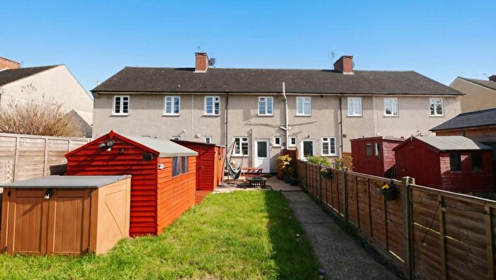 2 Bedroom Terraced House For Sale In Stonecross Road, Hatfield, AL10