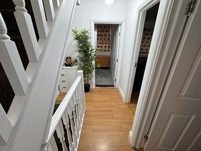 2 Bedroom Maisonette To Rent In Clare Road, Hounslow, Greater London, TW4