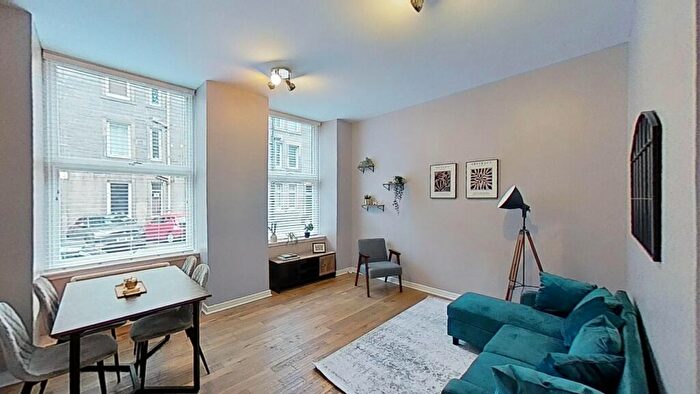 2 Bedroom Flat To Rent In Bothwell House, Bothwell Street, Edinburgh, EH7