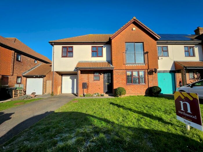 4 Bedroom Semi-Detached House To Rent In Ayscue Close, Eastbourne, BN23