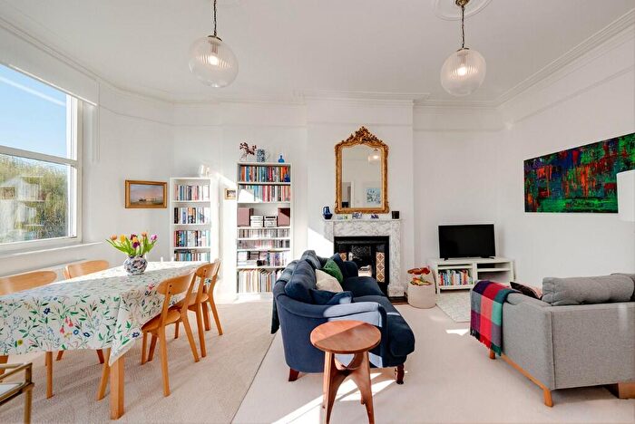 2 Bedroom Flat For Sale In Nassington Road, Hampstead, NW3