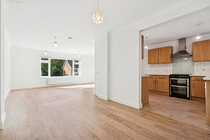 3 Bedroom Terraced House For Sale In Oak Hill, Surbiton, KT6