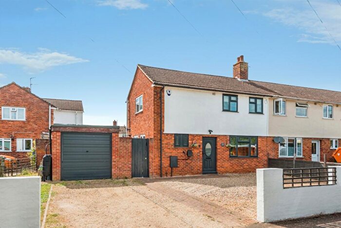 3 Bedroom End Of Terrace House For Sale In Springfield Drive, Abingdon, OX14