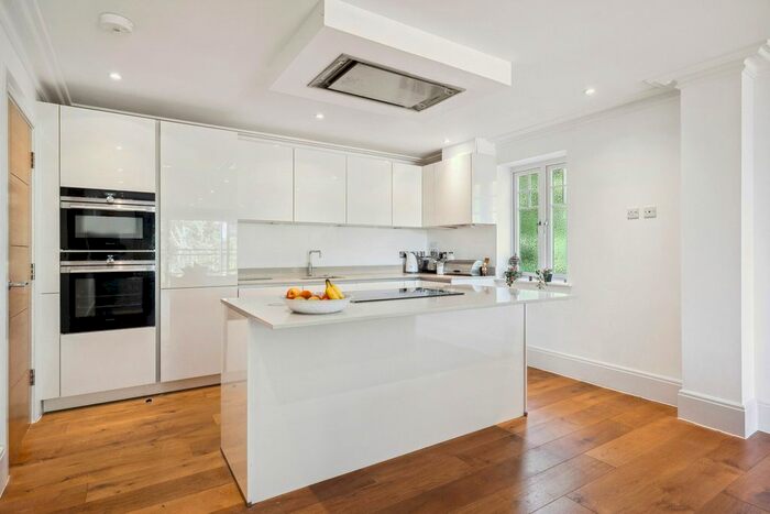 2 Bedroom Flat To Rent In Gower Road, Weybridge, KT13