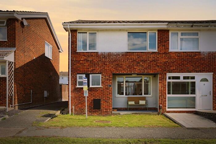 3 Bedroom End Of Terrace House For Sale In Frobisher Close, Huntingdon, PE29