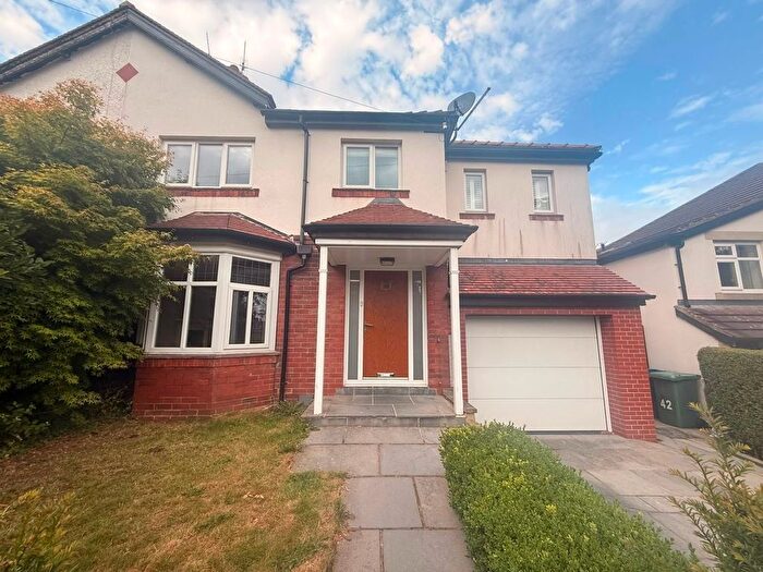 4 Bedroom Semi Detached House To Rent In Wheatley Avenue, Ilkley, West Yorkshire, LS29