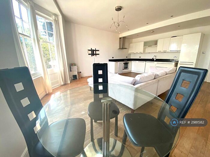 2 Bedroom Flat To Rent In The Broadway, Woodford Green, IG8