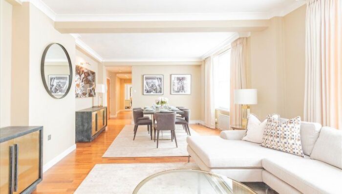 3 Bedroom Flat To Rent In Hill Street, London, W1J