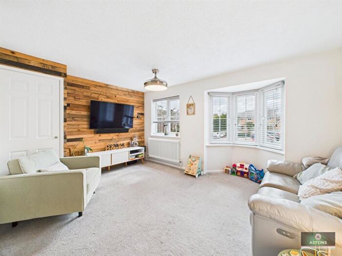 2 Bedroom Flat For Sale In Goddard Close, Maidenbower, RH10