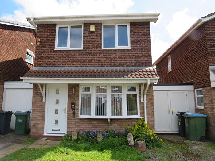 3 Bedroom Link Detached House To Rent In Gladstone Drive, B69