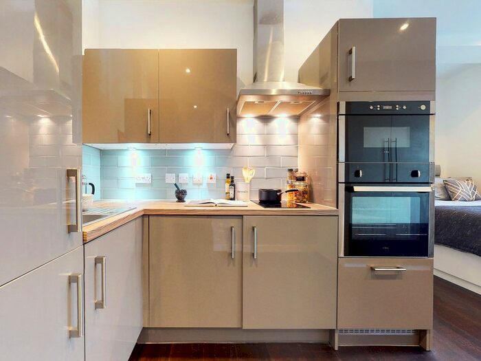 Studio To Rent In Park Square South, Leeds, West Yorkshire, LS1