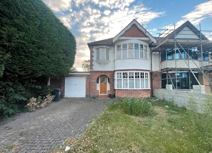 4 Bedroom Semi-Detached House To Rent In Alleyn Park, Southall, UB2