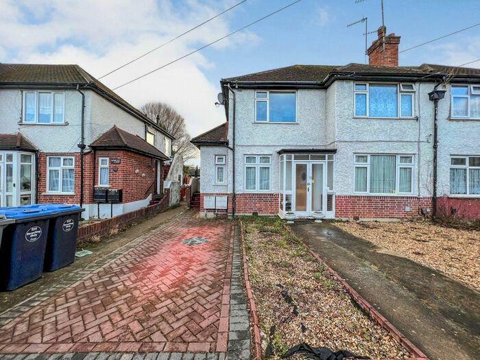 2 Bedroom Maisonette To Rent In Draycott Avenue, Kenton, Harrow, HA3