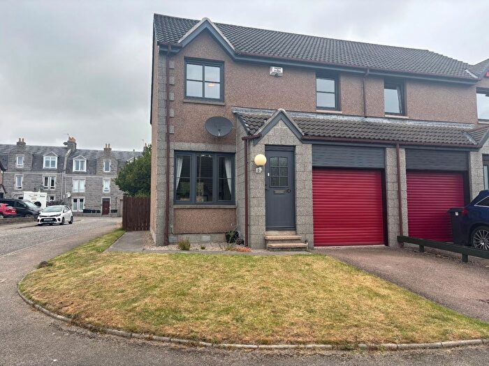 3 Bedroom Semi Detached House To Rent In Belmont Gardens, City Centre, Aberdeen, AB25