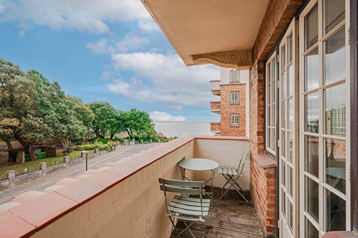 2 Bedroom Apartment For Sale In Sea Road, Boscombe, BH5