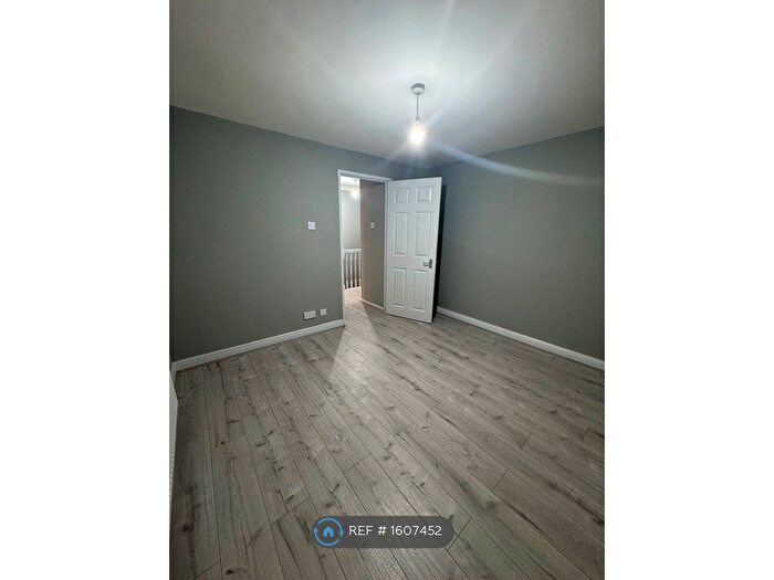 1 Bedroom Flat To Rent In East Thorpe, Basildon, SS14