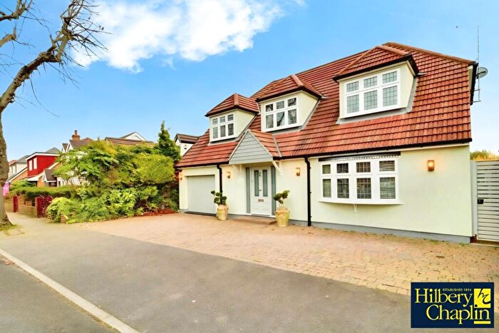 4 Bedroom Detached House For Sale In Homeway, Romford, RM3