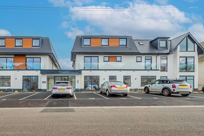 2 Bedroom Flat For Sale In Southwood Avenue, Bournemouth, BH6